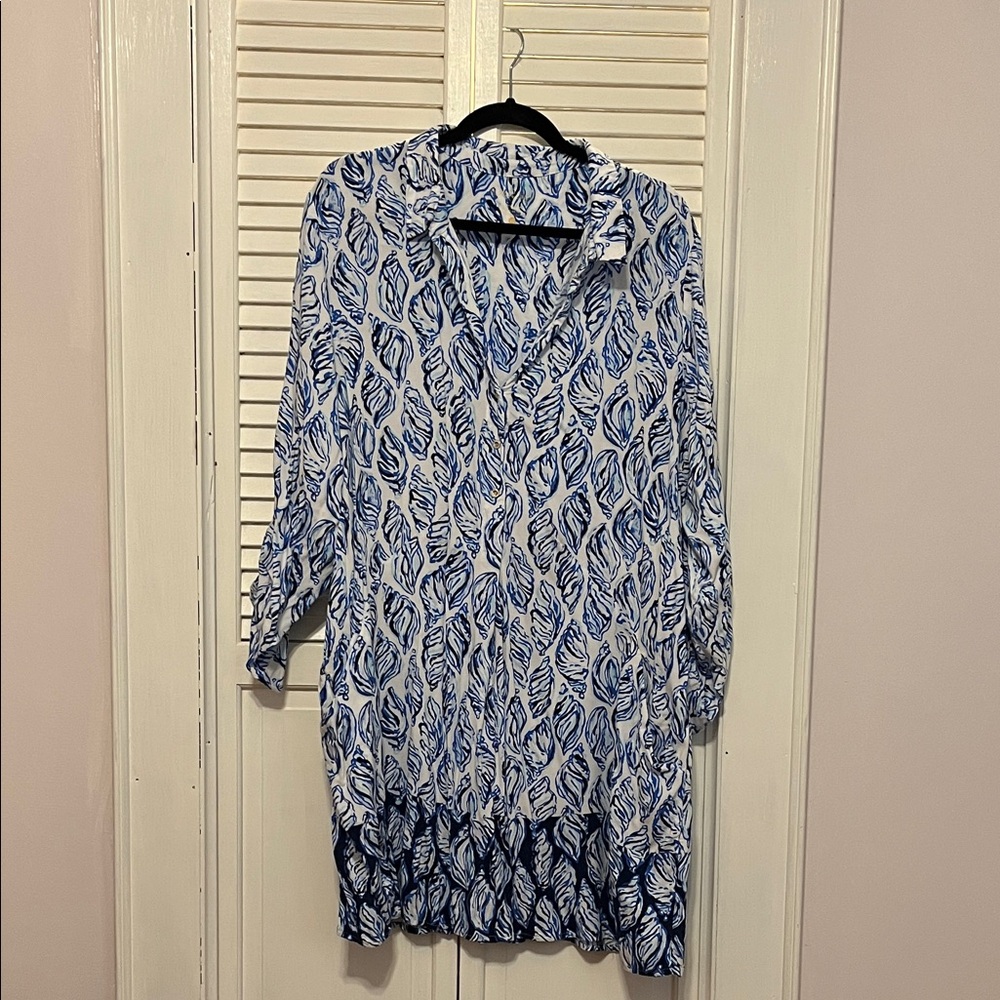 Lilly Pulitzer Blue and White Leaf Pattern Tunic
